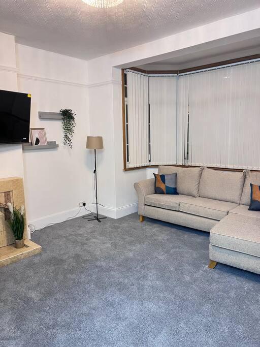 Spacious 3 Bed Flat - Beach Nearby - No Petsサウスエンド・オン・シー エクステリア 写真